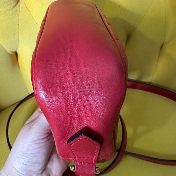 Gucci Mini GG Marmont Crossbody Bag - Picture 4 of 16